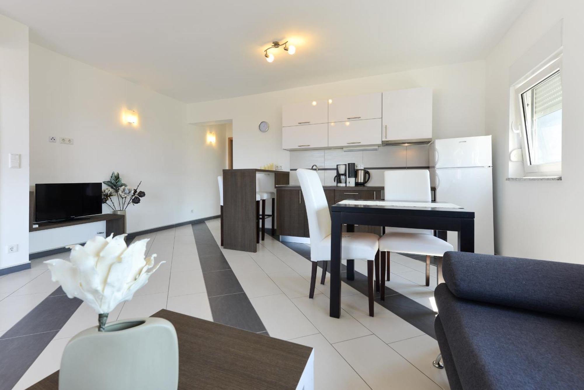 Martin Mit Beheiztem Pool With Heated Pool Apartment *